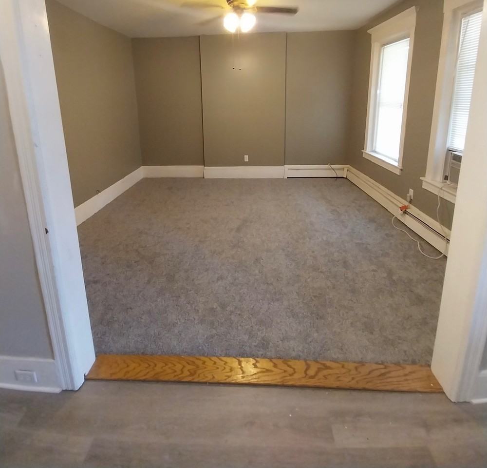409 W 21st St #1 - Photo 4 of 11