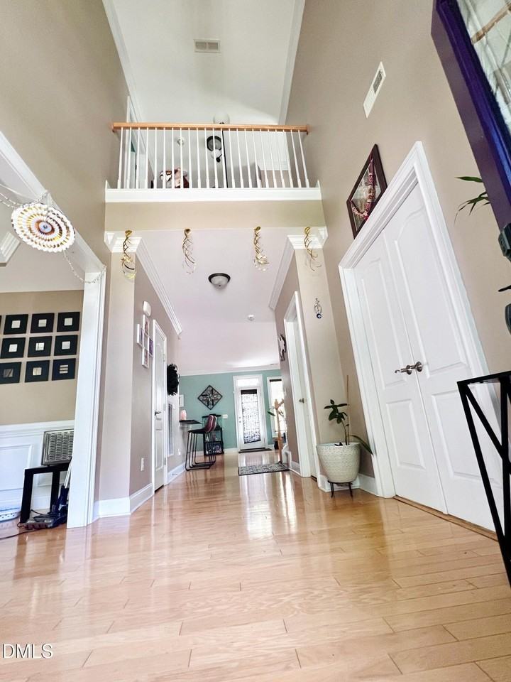 1073 Gold Rock Ln - Photo 5 of 38