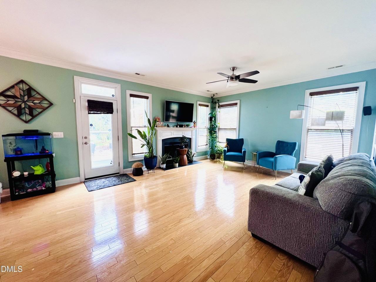 1073 Gold Rock Ln - Photo 6 of 38