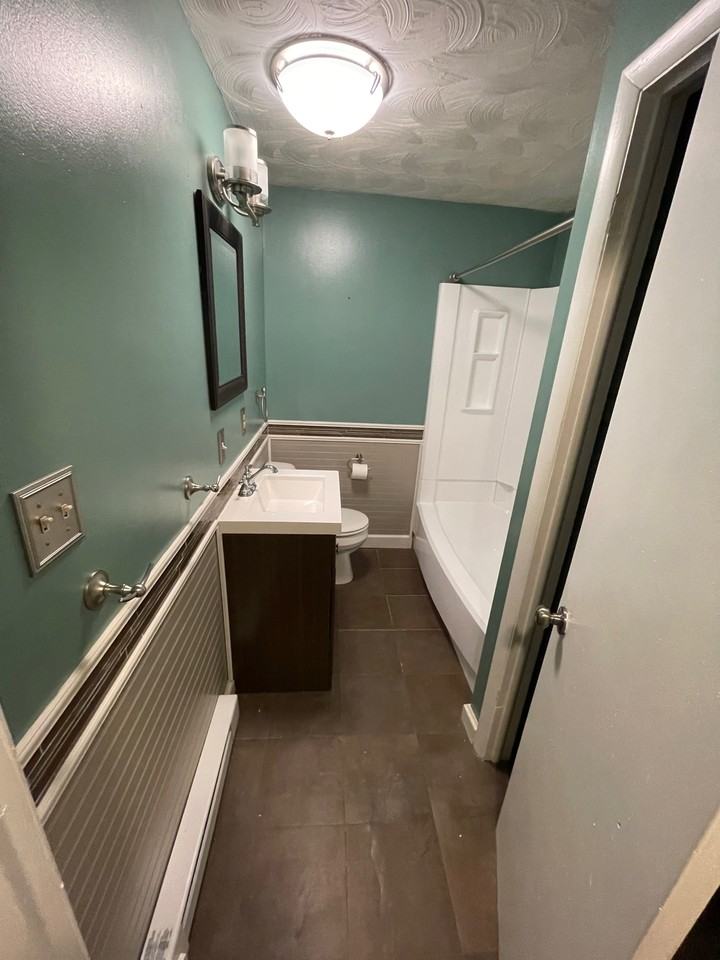980 Jefferson Ave #03 - Photo 3 of 10