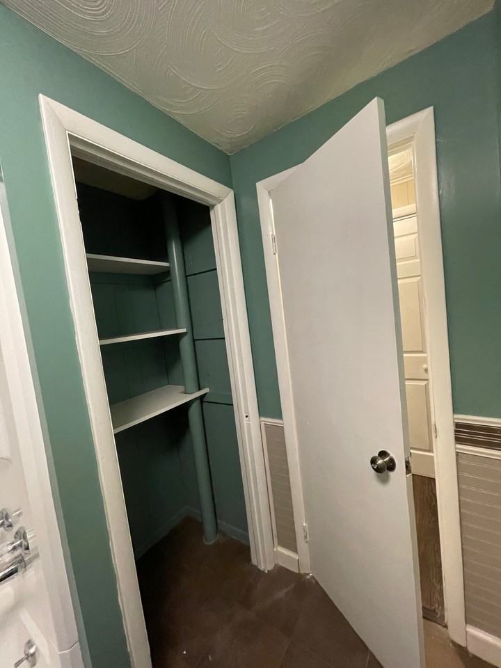 980 Jefferson Ave #03 - Photo 4 of 10