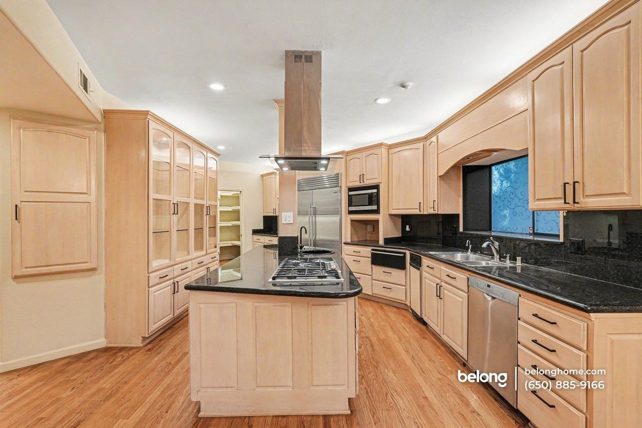 7716 Skyline Blvd - Photo 3 of 24