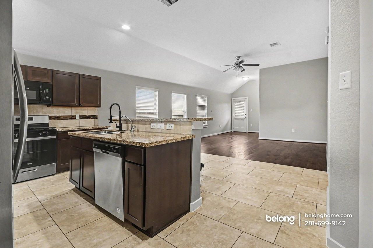 6911 Rosemont Ct - Photo 2 of 22