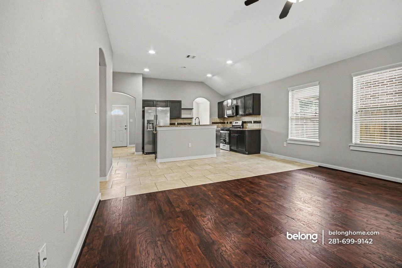 6911 Rosemont Ct - Photo 4 of 22