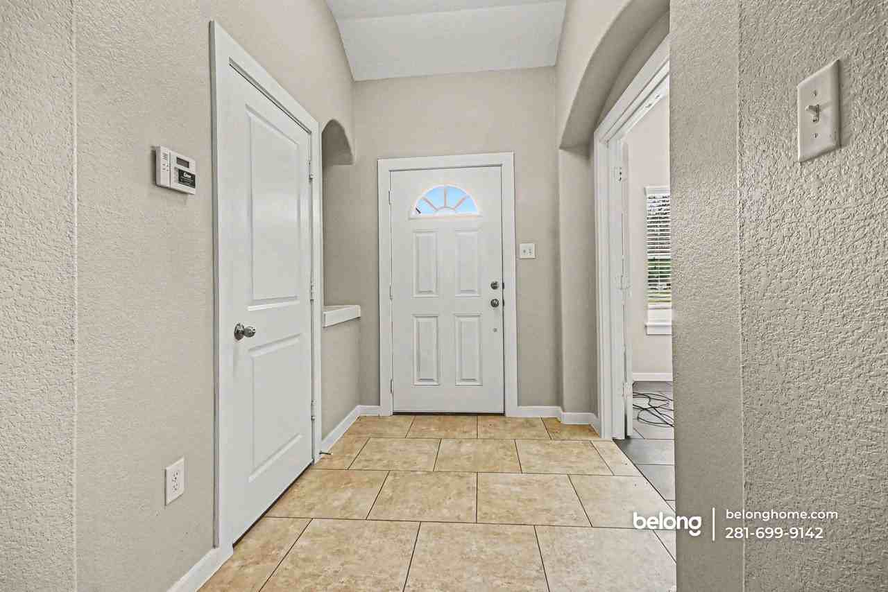 6911 Rosemont Ct - Photo 7 of 22