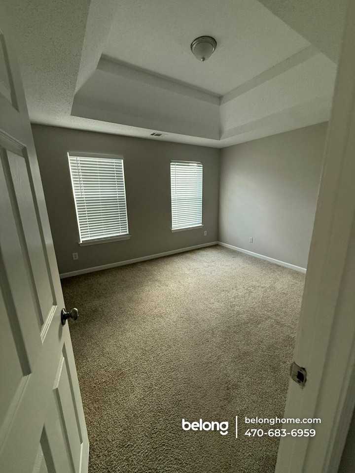 1439 Alice Ave - Photo 3 of 21