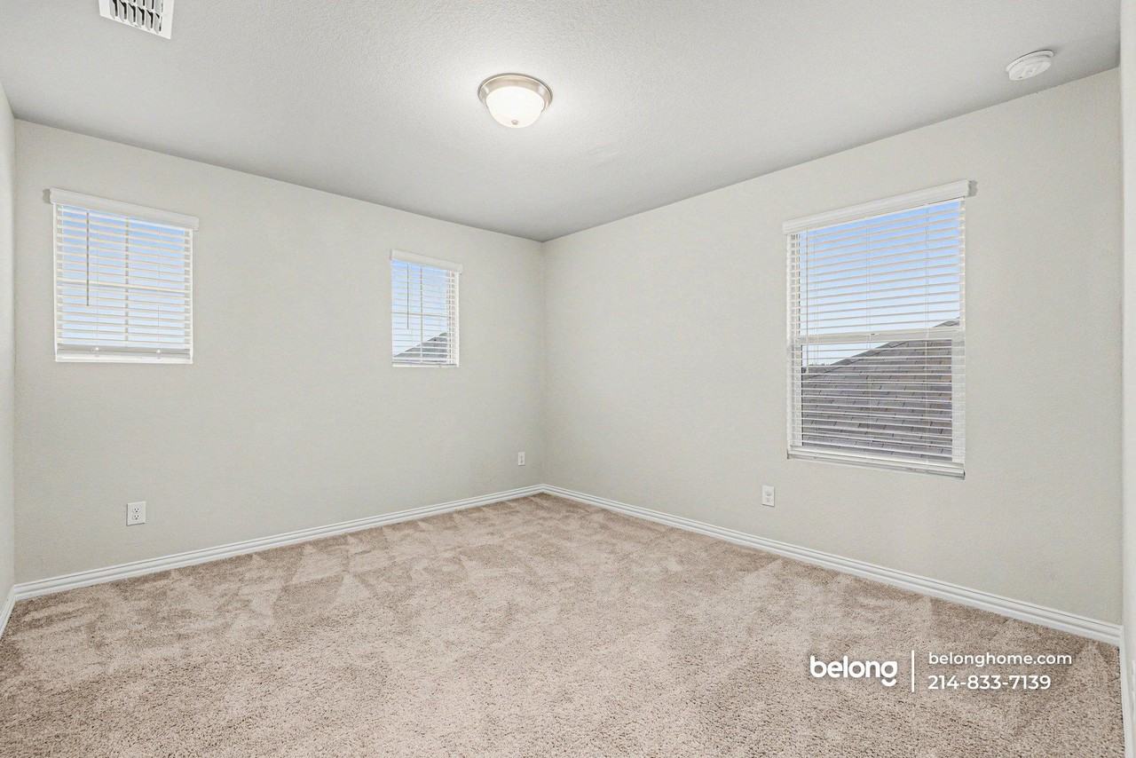 3416 Kingsview Dr - Photo 4 of 18