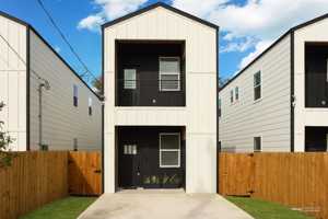featured image of 1723 E Crockett St