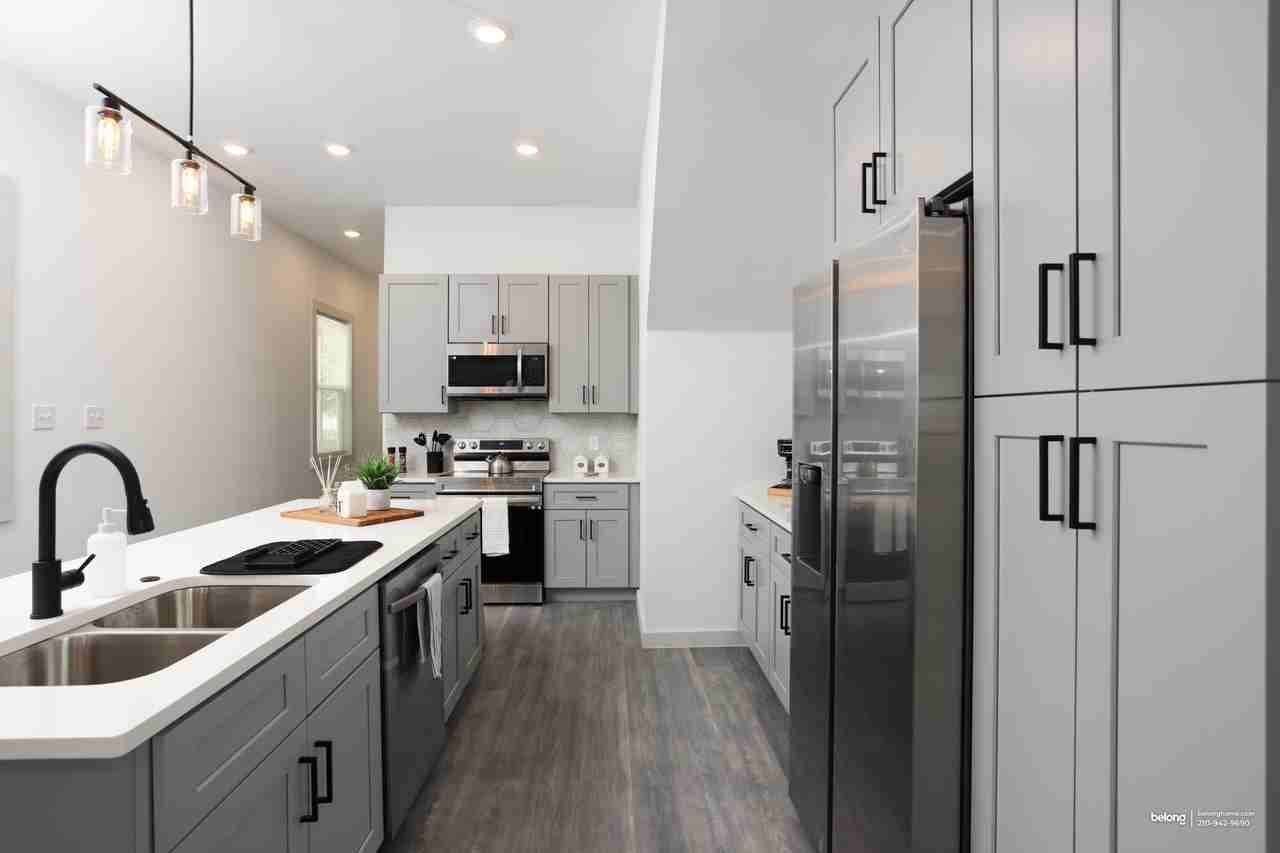 1723 E Crockett St - Photo 3 of 35