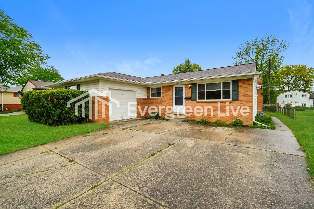 5003 Labelle Dr - Photo 2 of 15
