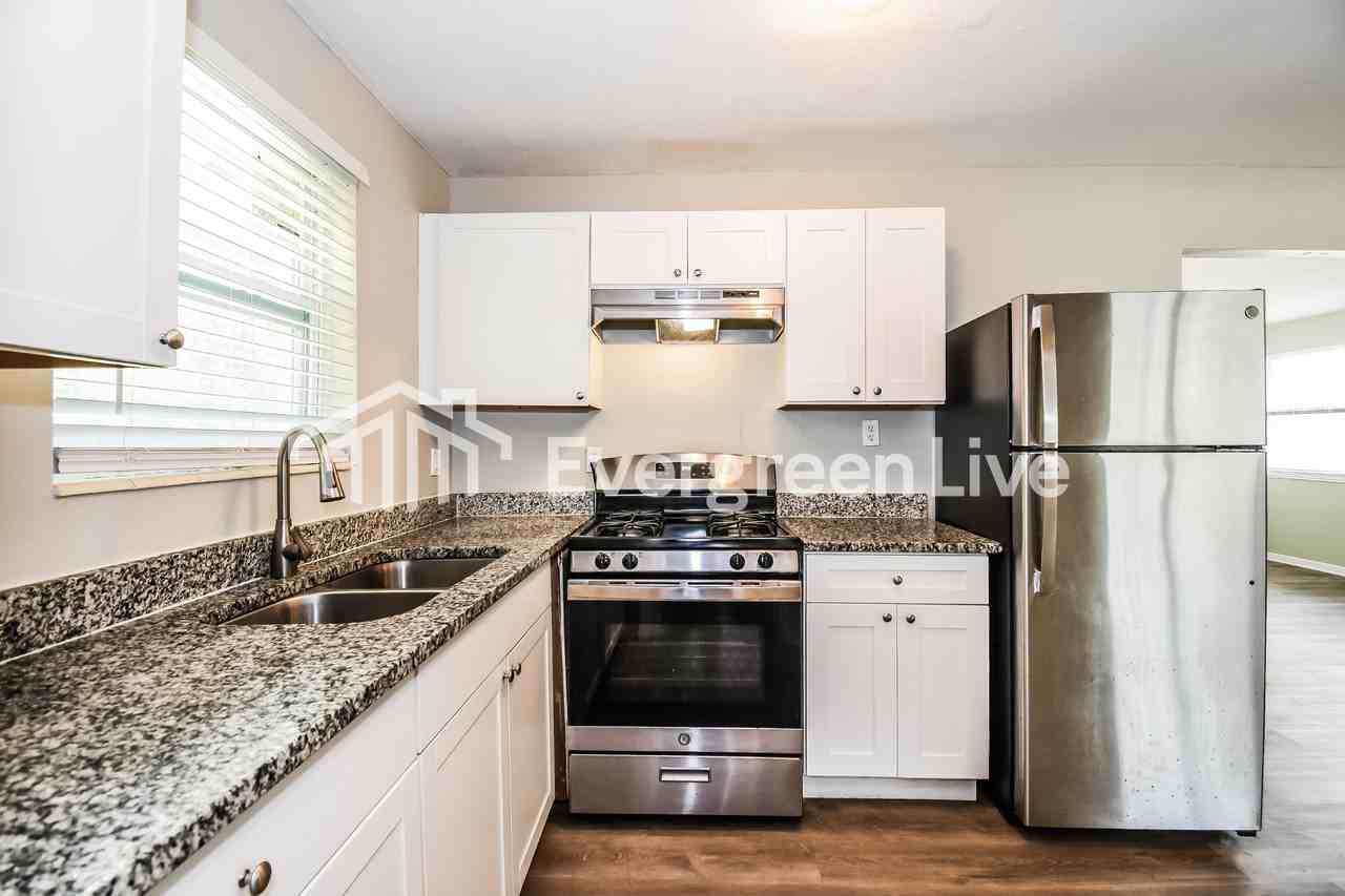 2125 Bunting Dr - Photo 4 of 15