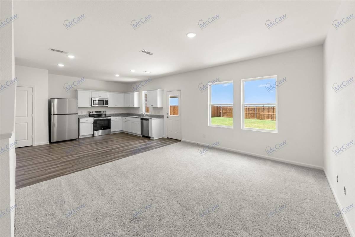 5919 Sahara Dr - Photo 3 of 10