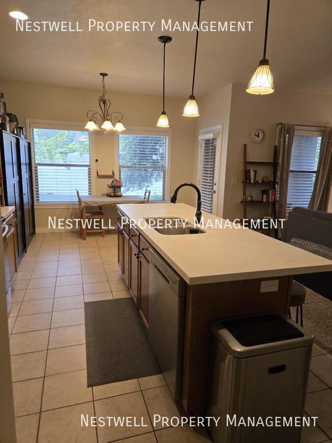 7171 S 420 E - Photo 3 of 25