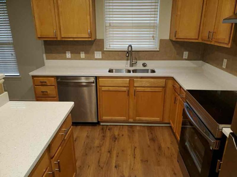 918 Oakwood Ln - Photo 2 of 17