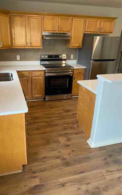 918 Oakwood Ln - Photo 3 of 17