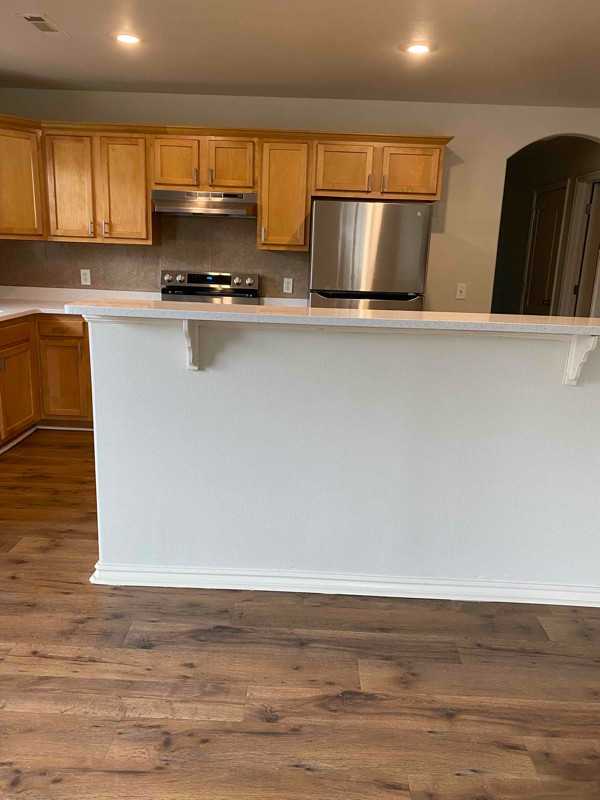 918 Oakwood Ln - Photo 4 of 17