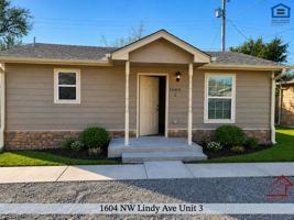 featured image of 1604 Nw Lindy Ave #3