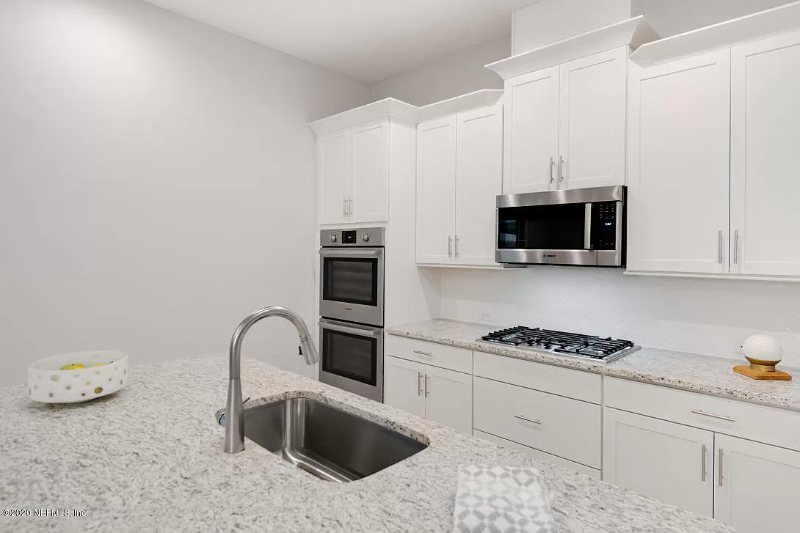 28 Stansbury Ln - Photo 3 of 29