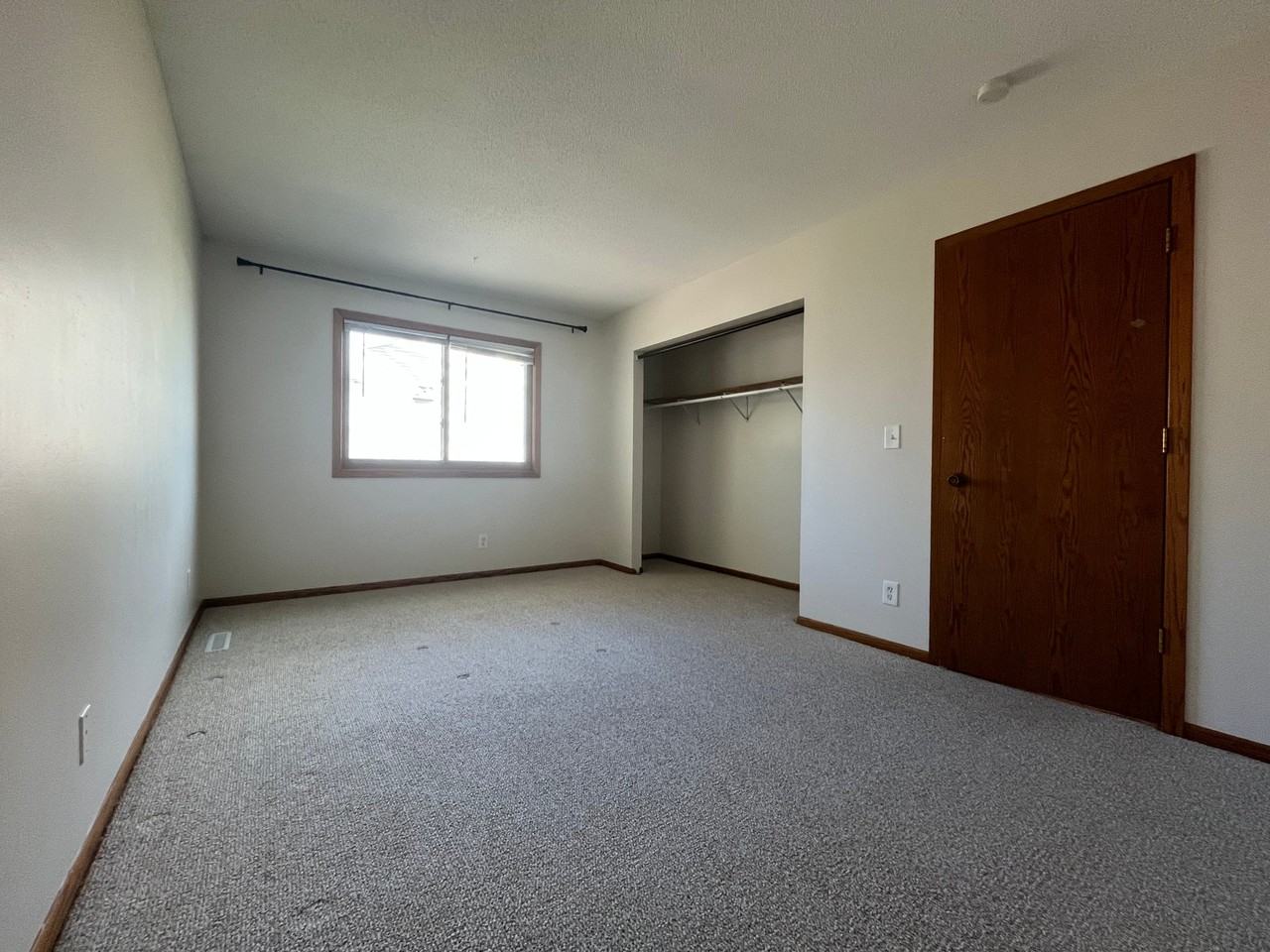 460 Stanley St #2 - Photo 3 of 10
