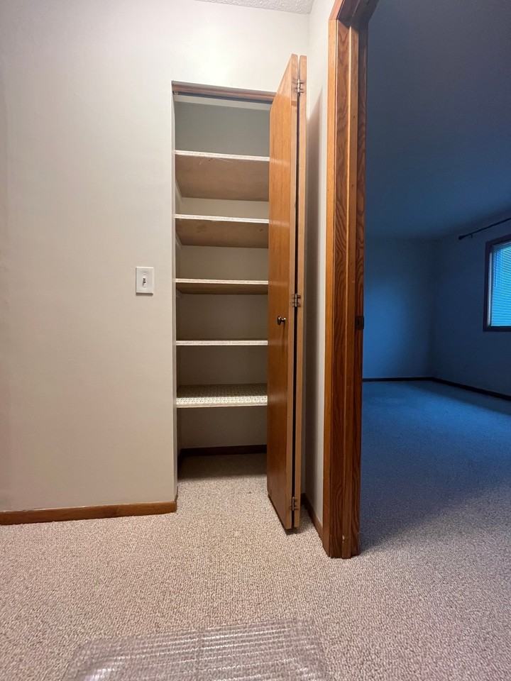 460 Stanley St #2 - Photo 4 of 10