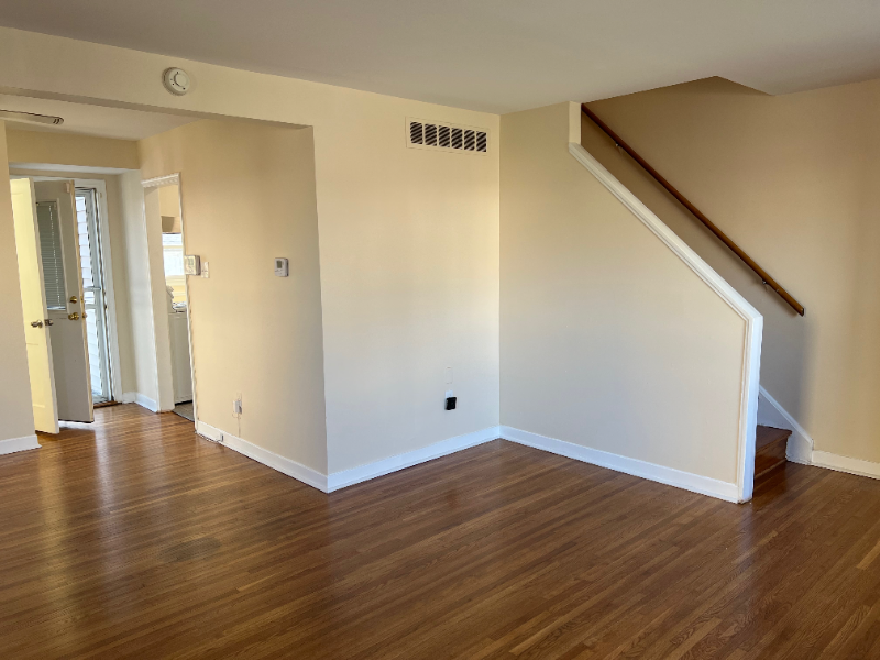819 Quade St - Photo 4 of 45
