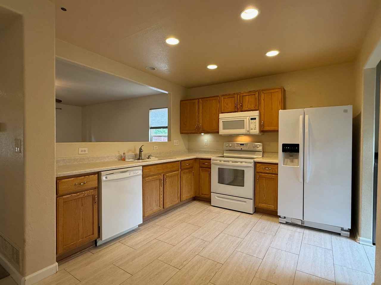 5222 E 100th Way - Photo 3 of 20