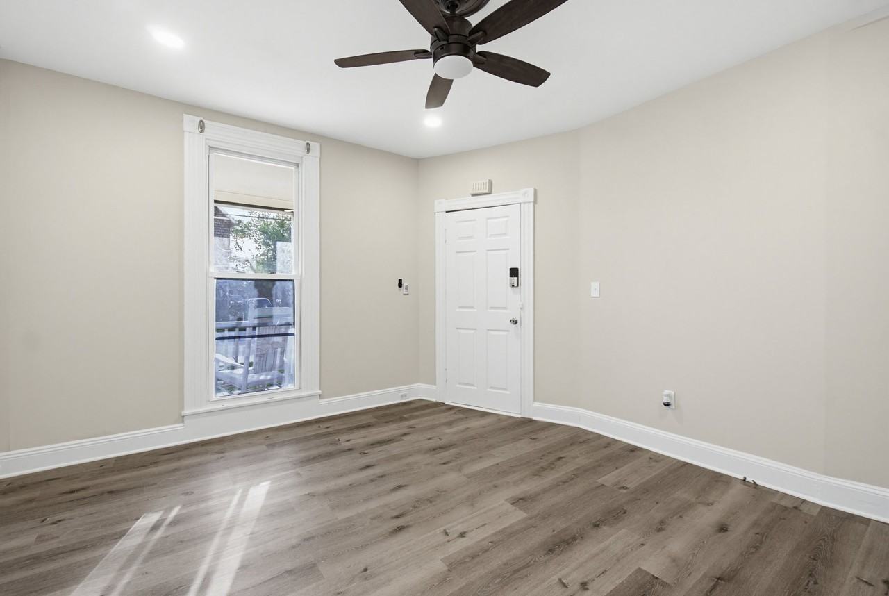 39 Bloomsbury Ave #1 - Photo 5 of 31