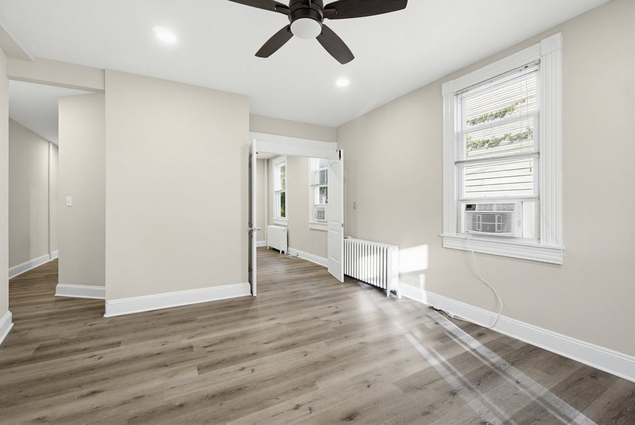 39 Bloomsbury Ave #1 - Photo 7 of 31