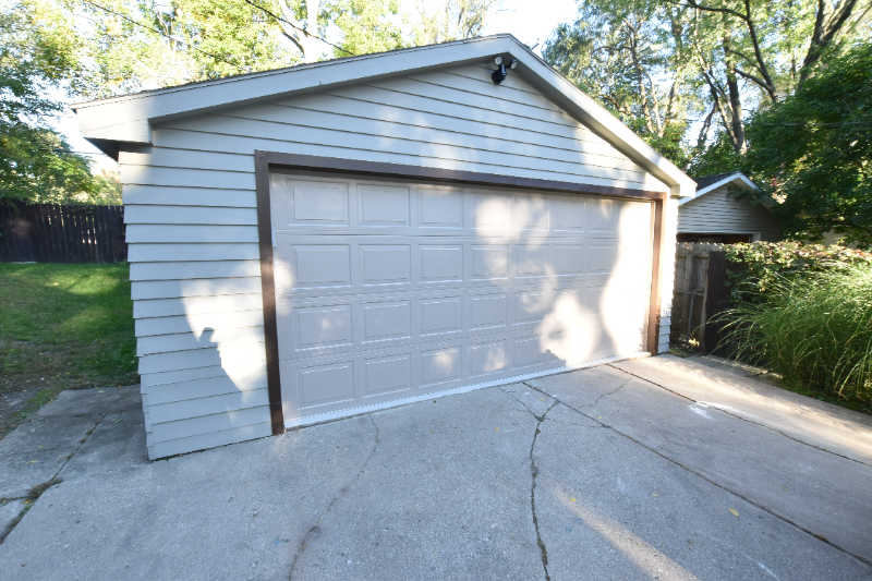 3234 Whitfield Dr - Photo 2 of 17