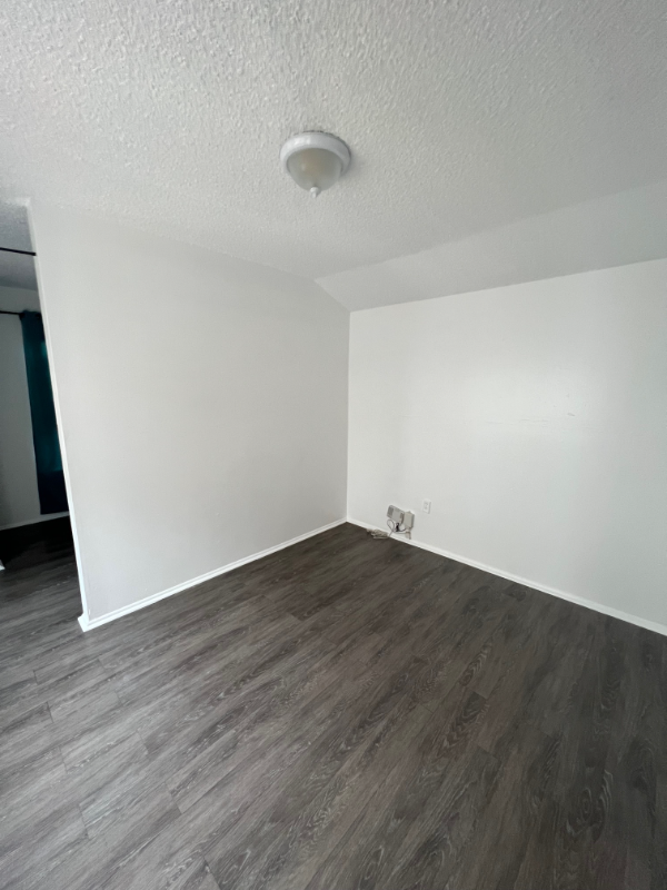 424 S Broadway #B - Photo 4 of 14