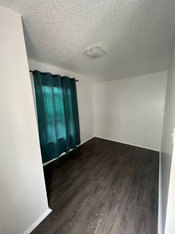 424 S Broadway #B - Photo 5 of 14