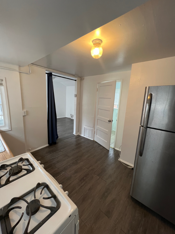 424 S Broadway #B - Photo 7 of 14
