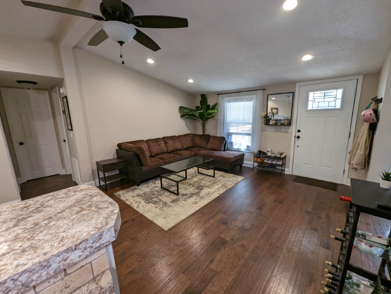 213 Webb St - Photo 2 of 21