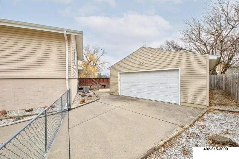 7618 Emiline St - Photo 3 of 31