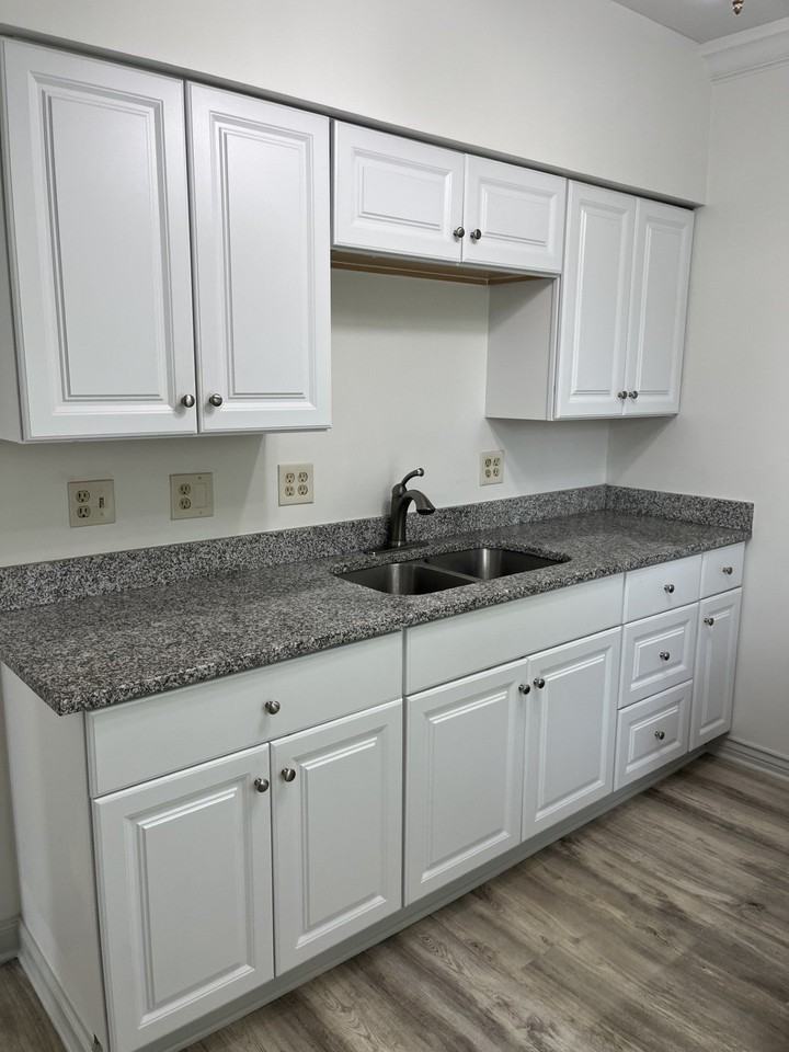 3315 Nw 50th St - Photo 4 of 6