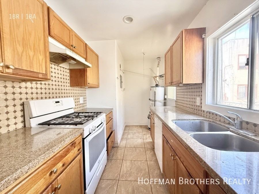 2533 1/2 Hillcrest Dr - Photo 2 of 5