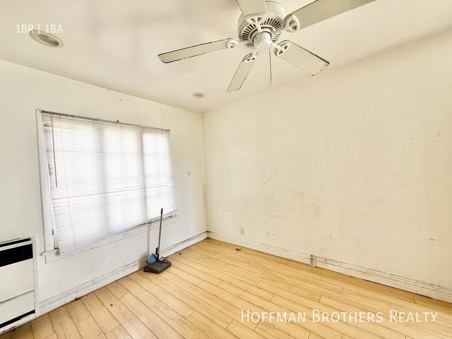 2533 1/2 Hillcrest Dr - Photo 3 of 5