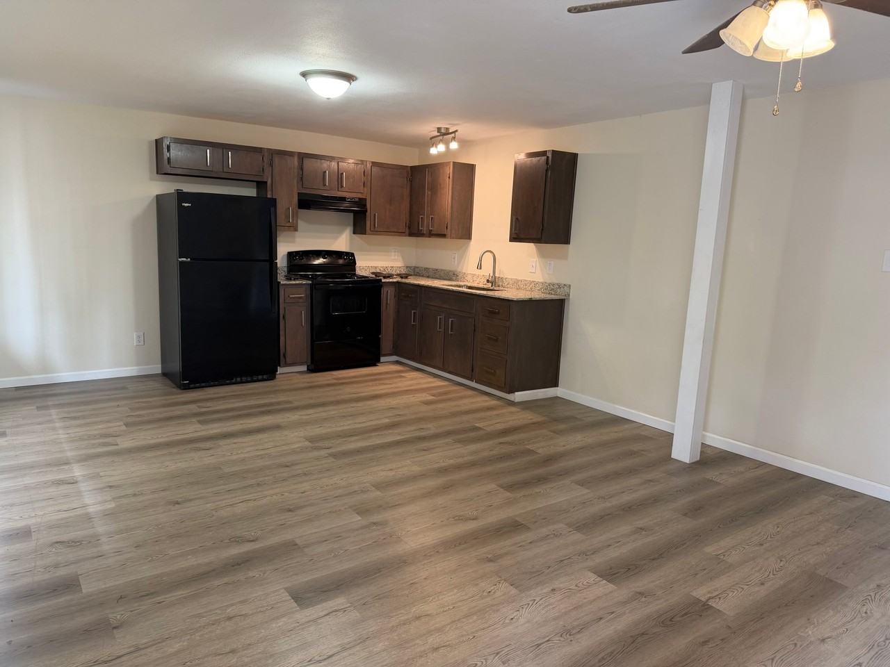 1110 S 7th St #B - Photo 2 of 10