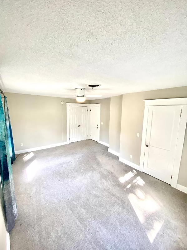 203 N Dillard St #4 - Photo 3 of 6