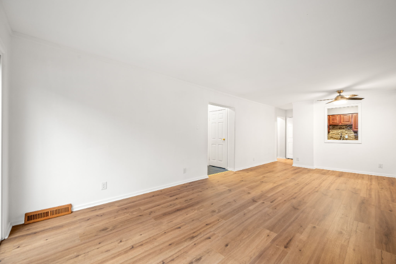547 Summit House - Photo 4 of 15