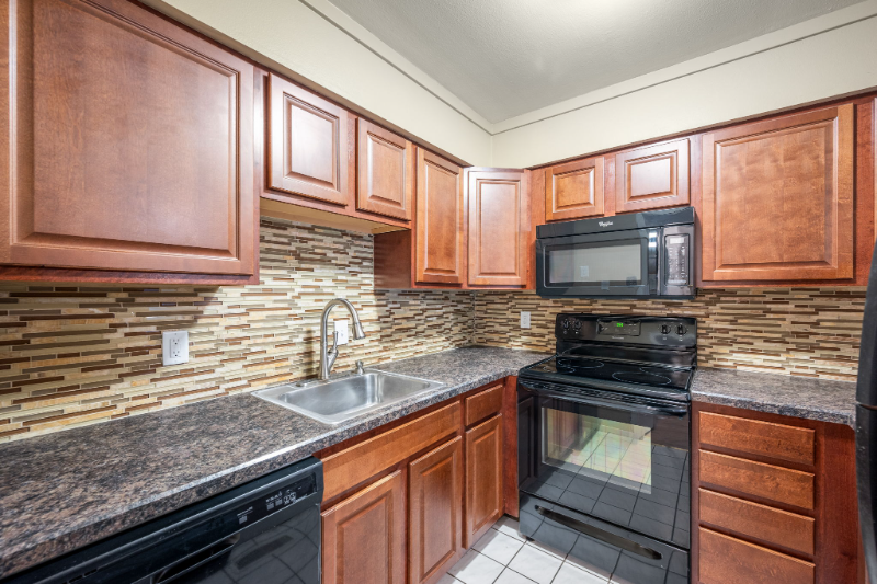 547 Summit House - Photo 5 of 15