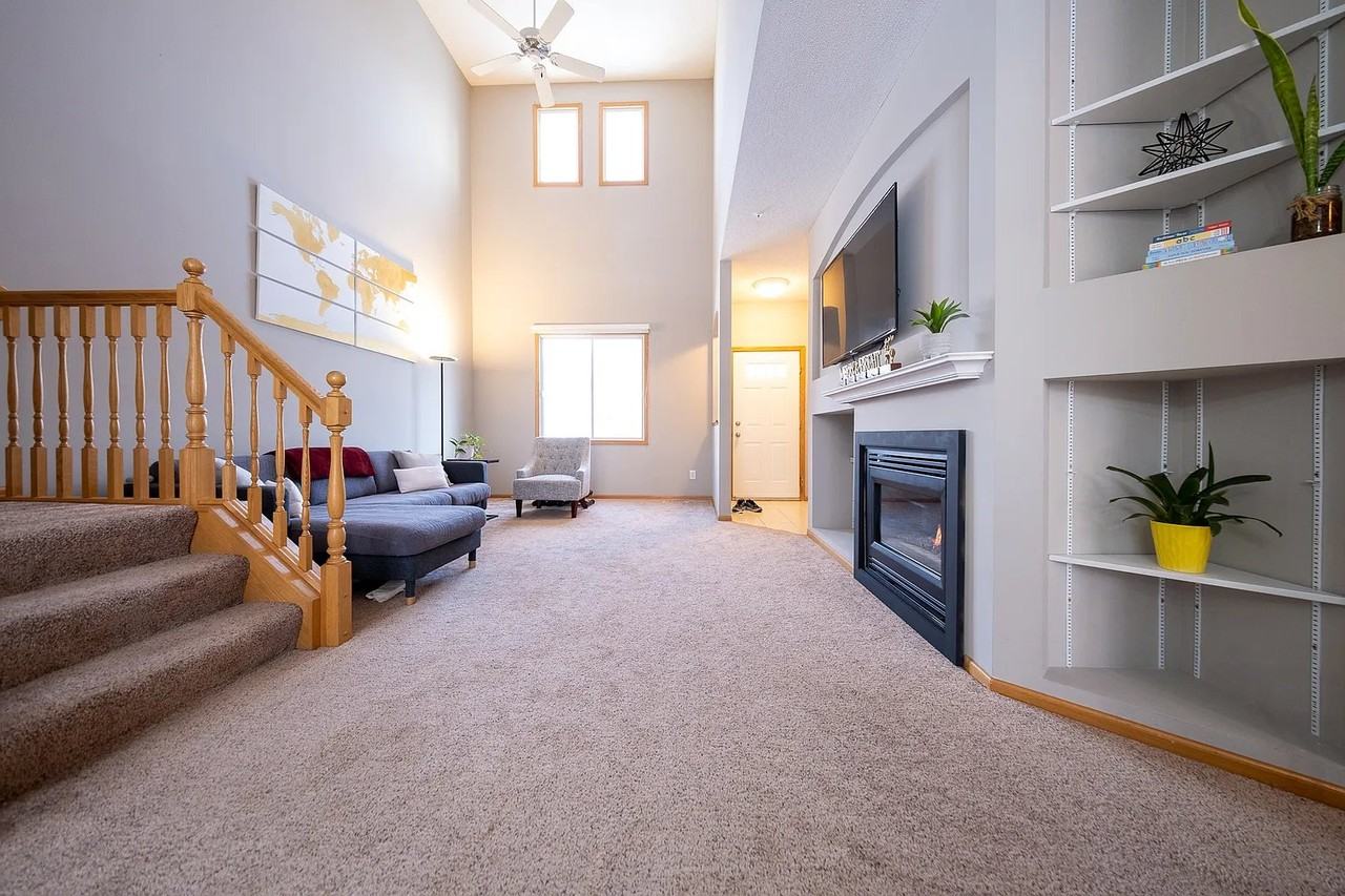 14357 Raymond Ln - Photo 3 of 20