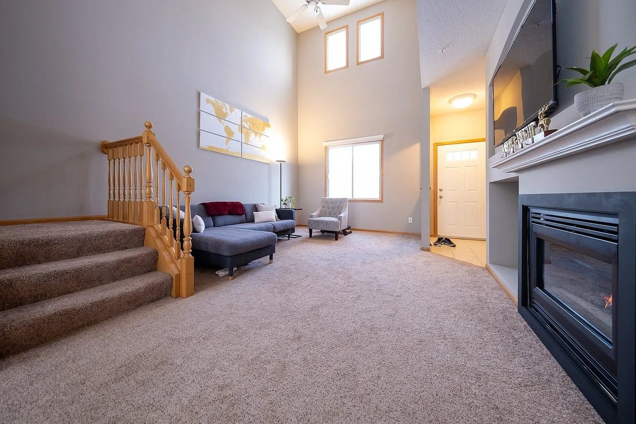 14357 Raymond Ln - Photo 4 of 20