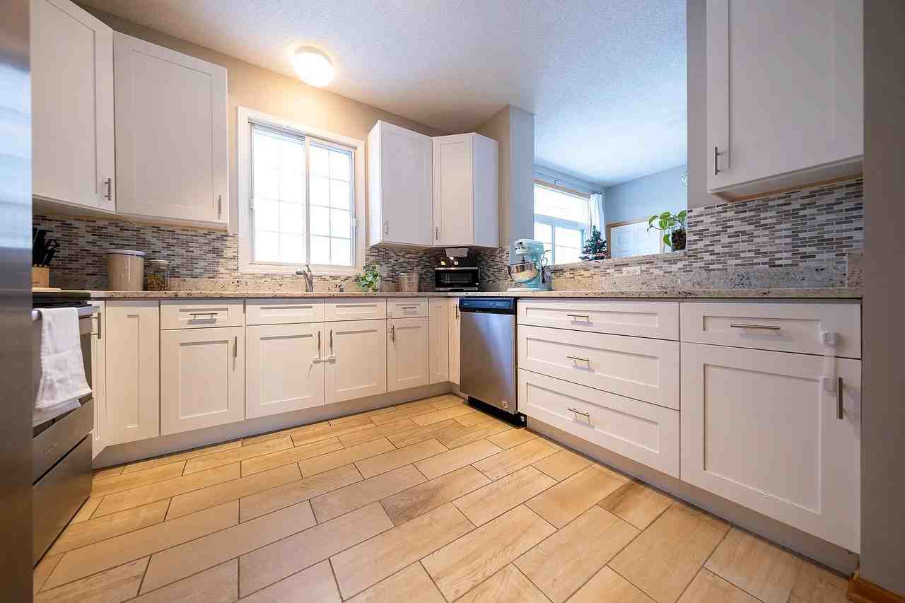 14357 Raymond Ln - Photo 7 of 20