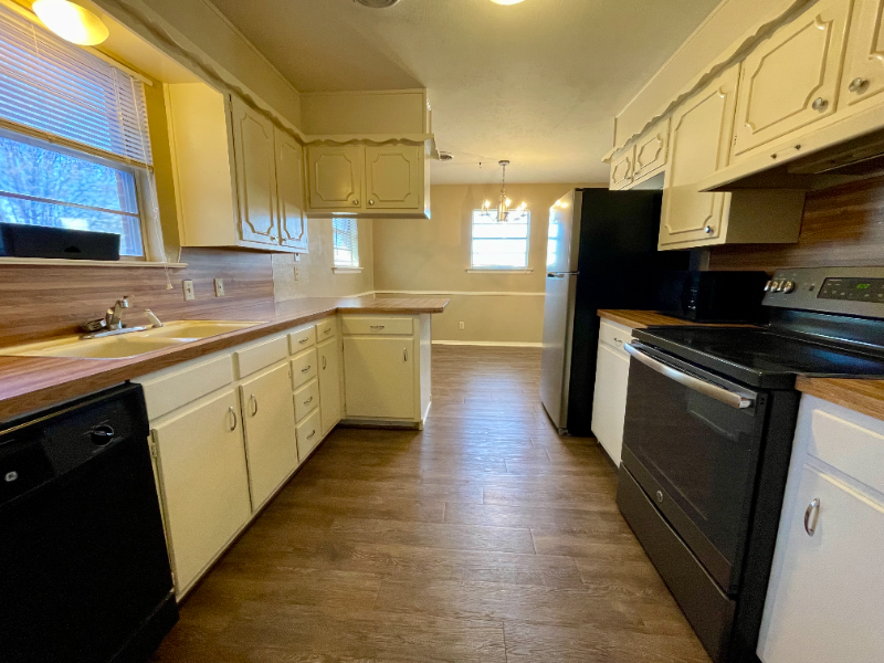 5415 42nd St - Photo 2 of 12