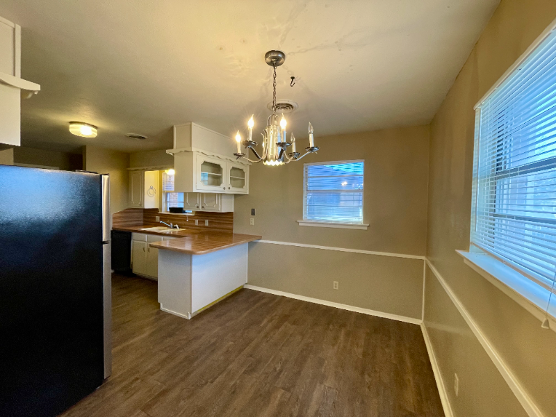 5415 42nd St - Photo 3 of 12