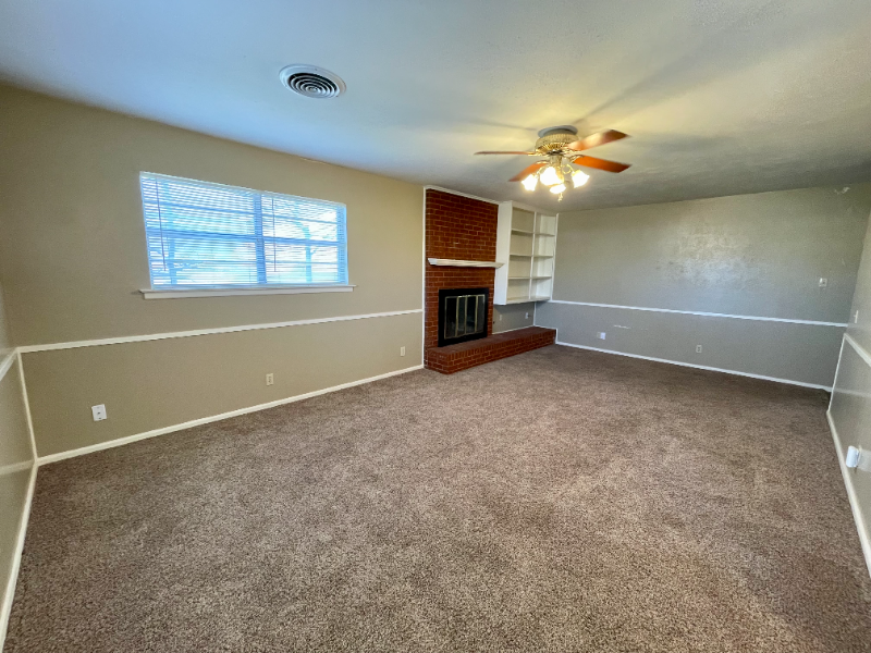 5415 42nd St - Photo 4 of 12