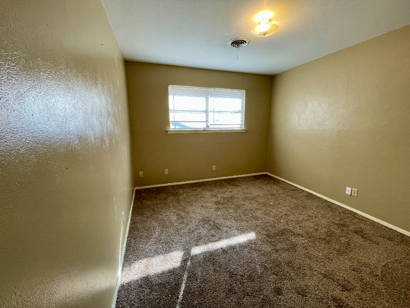 5415 42nd St - Photo 7 of 12