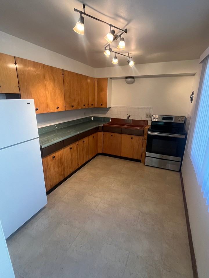1418 W 10th Ave #5 - Photo 3 of 11