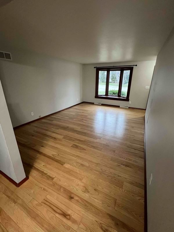 1827 Sahara Ct - Photo 4 of 19